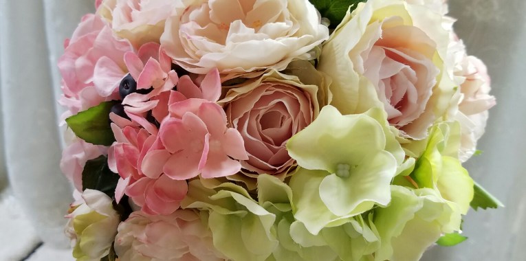 8月のブライダルブーケのご依頼を頂きました。